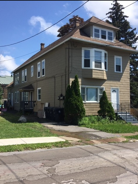 42 Center St in Buffalo, NY - Building Photo