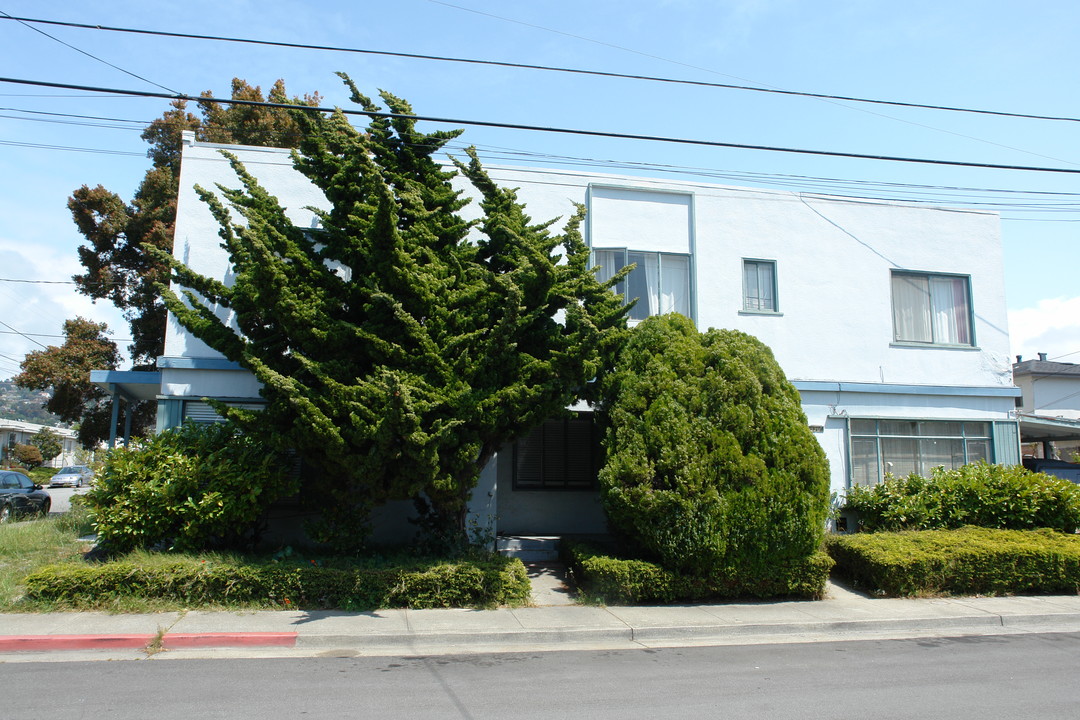 5900 San Diego St in El Cerrito, CA - Foto de edificio