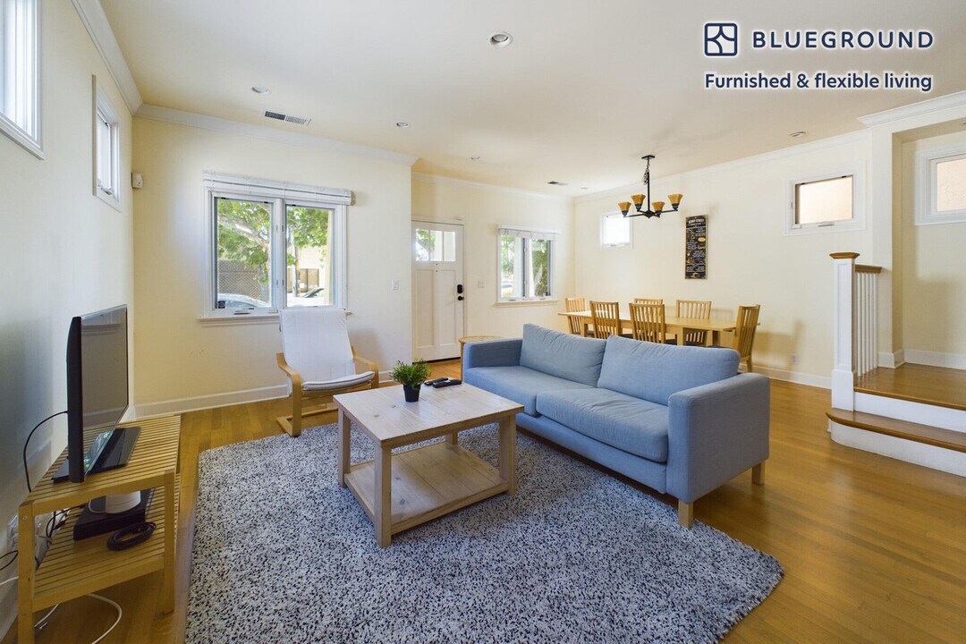 1421 San Antonio St in Menlo Park, CA - Building Photo