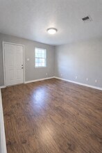 182 Oak Terrace in Seguin, TX - Foto de edificio - Building Photo