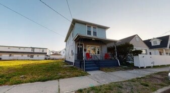 124 W Youngs Ave in Wildwood, NJ - Building Photo