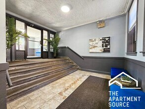 1050 W George St, Unit 001 in Chicago, IL - Building Photo - Building Photo