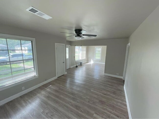 property at 1112 W 5th St