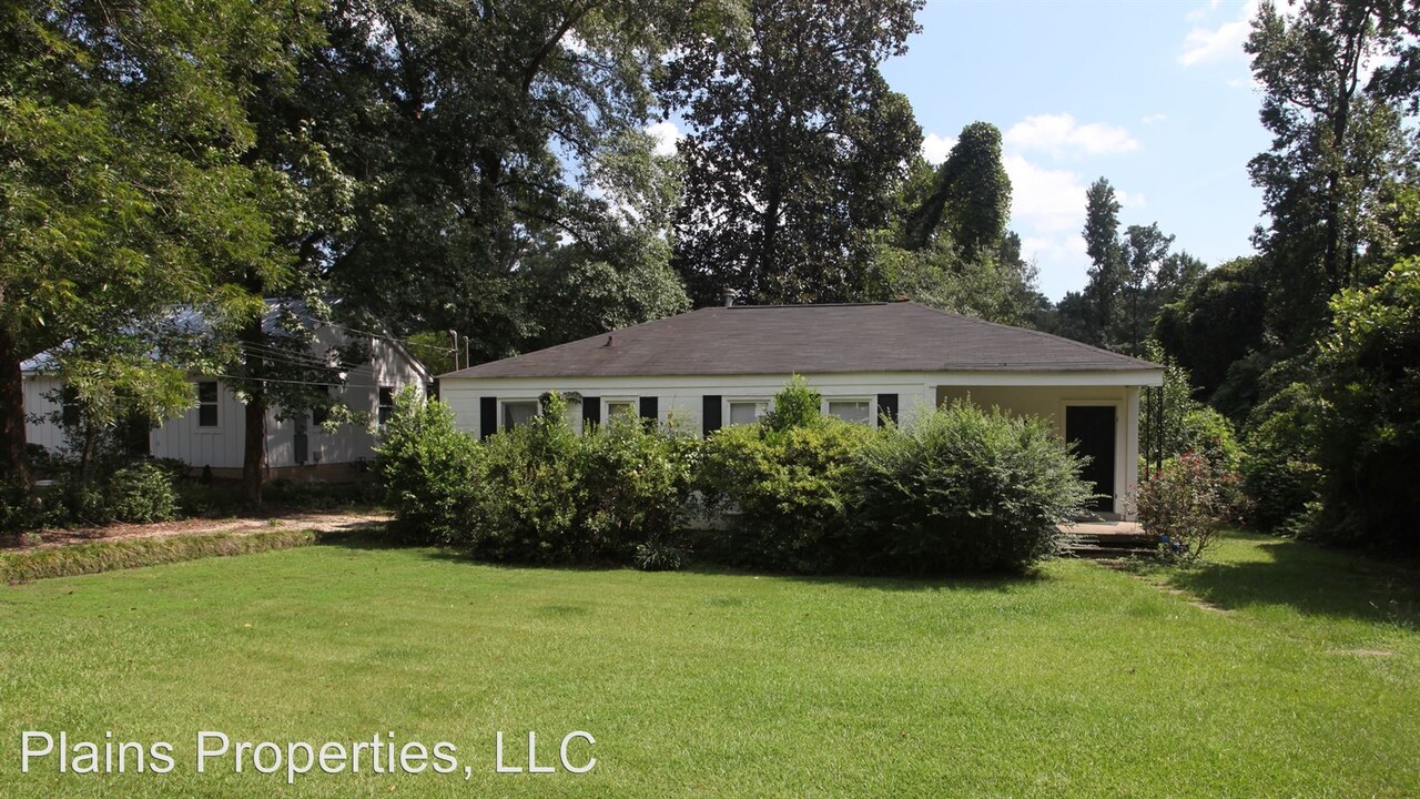 1100 Lakeview Dr in Auburn, AL - Building Photo