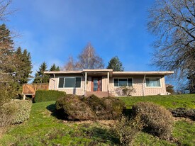 129 126th St E in Tacoma, WA - Building Photo