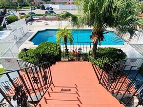 1100 Atlantic Shores Blvd in Hallandale Beach, FL - Building Photo - Building Photo