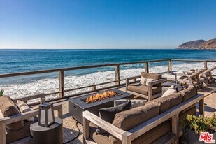 42602 Pacific Coast Hwy in Malibu, CA - Building Photo