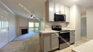 9929 Azuaga St in San Diego, CA - Building Photo - Building Photo
