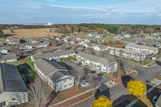 4532 Arrowhead Dr in Eau Claire, WI - Foto de edificio - Building Photo