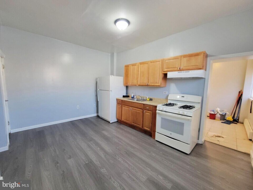3168 Reach St-Unit -1ST FL in Philadelphia, PA - Building Photo