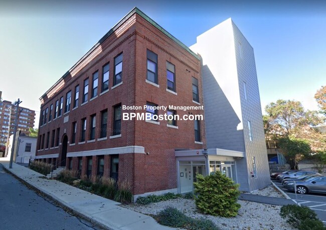 10 Merrymount Ave, Unit 2 in Quincy, MA - Foto de edificio - Building Photo