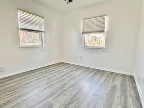 2906 E 12th St in Austin, TX - Building Photo - Building Photo