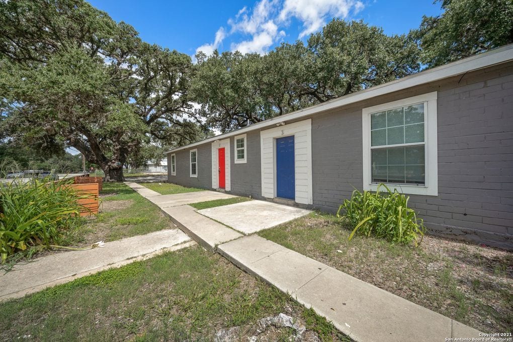 Centex SFH in Pleasanton, TX - Building Photo