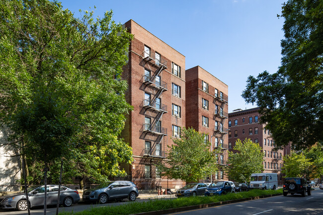 690 Riverside Dr in New York, NY - Building Photo - Building Photo