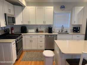 100 Central Ave in Point Pleasant Beach, NJ - Building Photo - Building Photo