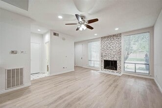 1112 Bering Dr in Houston, TX - Building Photo - Building Photo