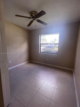 855 NE 209th St in Miami, FL - Building Photo - Building Photo