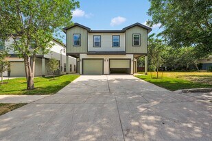 525 Dakota St in San Antonio, TX - Building Photo