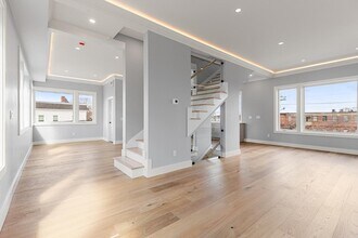 308 Newton St in Waltham, MA - Building Photo - Building Photo