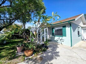 484 Poinciana Dr in Melbourne, FL - Building Photo