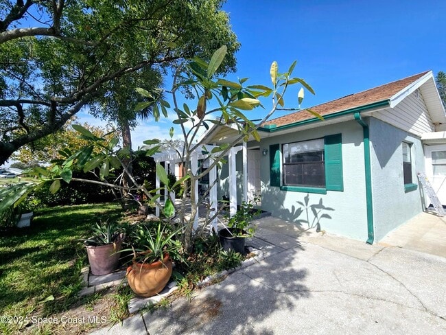 property at 484 Poinciana Dr