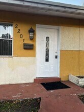 2201 N 56th Terrace in Hollywood, FL - Building Photo - Building Photo
