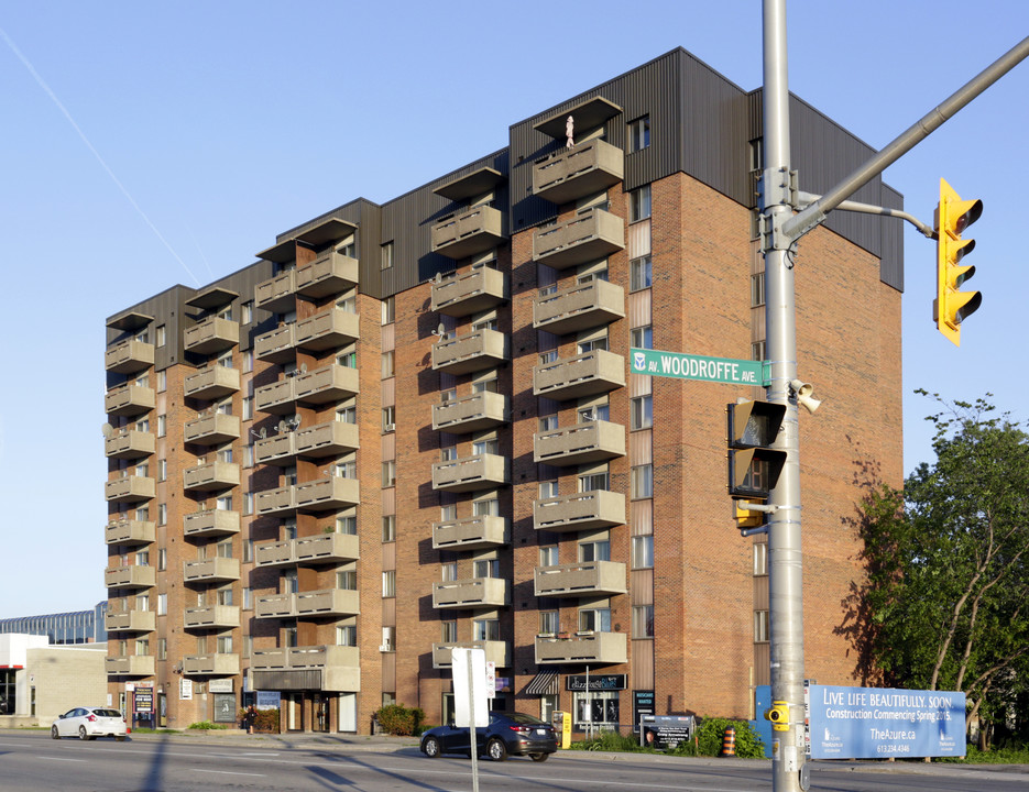 Park Crest Apartments in Ottawa, ON - Building Photo