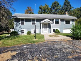 1468 N Alto Vista in Crystal Lake, IL - Building Photo