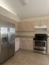 8928 Southbay Dr in Tampa, FL - Building Photo - Building Photo