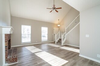 824 Bishopsgate Rd in Nashville, TN - Foto de edificio - Building Photo