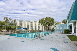 200 177th Dr in Sunny Isles Beach, FL - Building Photo