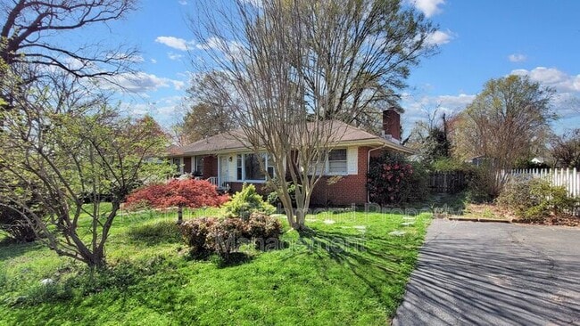 5411 Windingbrook Rd in Richmond, VA - Building Photo - Building Photo