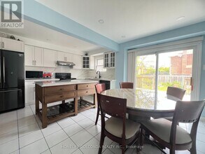 5404 Heritage Hills Blvd in Mississauga, ON - Building Photo - Building Photo