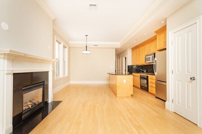 70 E Brookline St in Boston, MA - Building Photo - Building Photo