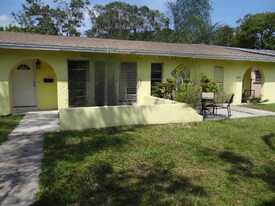 5219 17th Ave S in Gulfport, FL - Building Photo