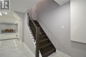 92 Nashville Cir in Hamilton, ON - Building Photo - Building Photo