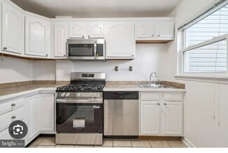 1016 Phillip Powers Dr in Laurel, MD - Foto de edificio - Building Photo