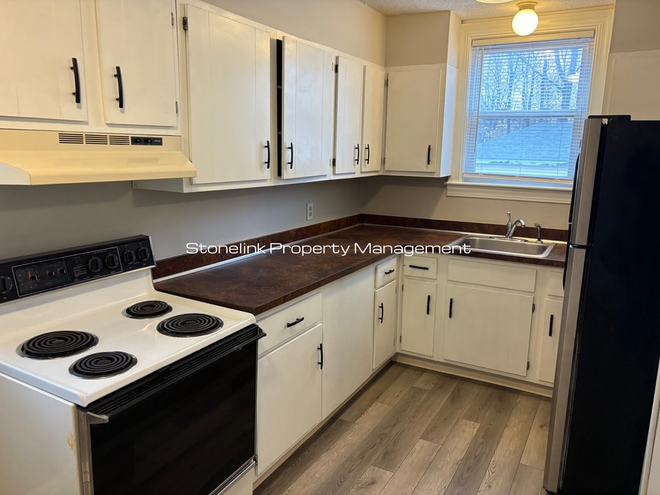 66 Hamlet Ave in Woonsocket, RI - Building Photo