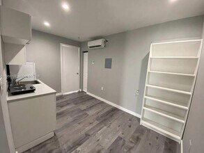 2126 NW Flagler Terrace in Miami, FL - Building Photo - Building Photo