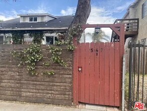 547 Brooks Ave in Los Angeles, CA - Building Photo - Building Photo