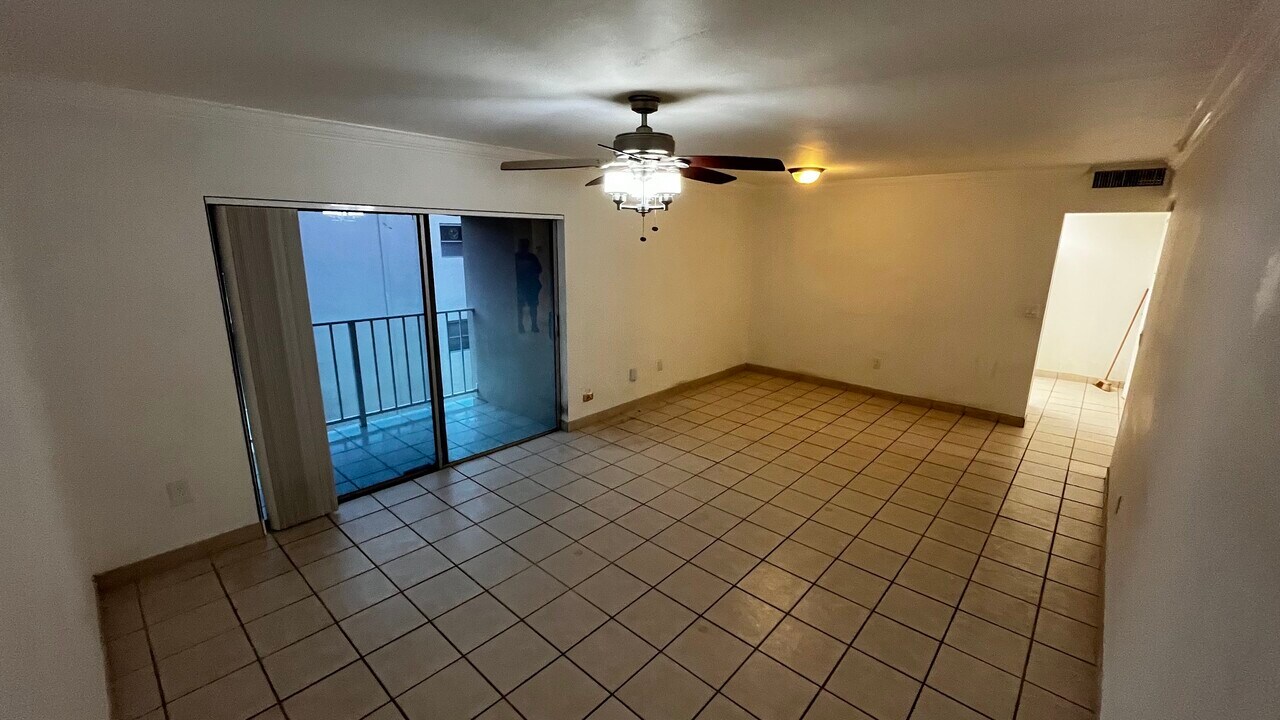 7735 SW 86th St, Unit E407 in Miami, FL - Foto de edificio