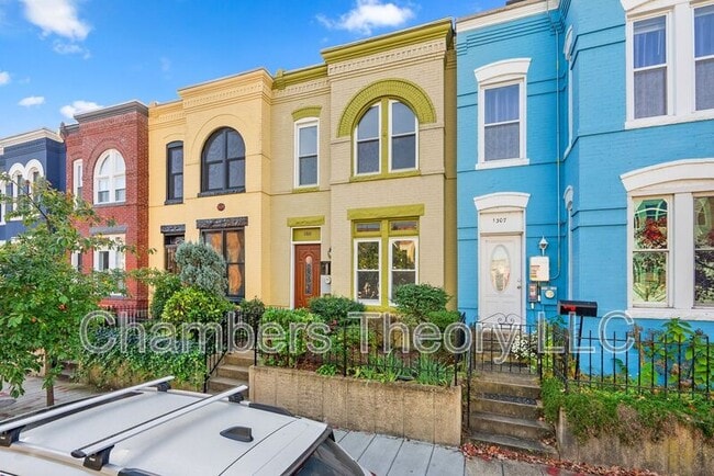 property at 1309 Emerald St NE