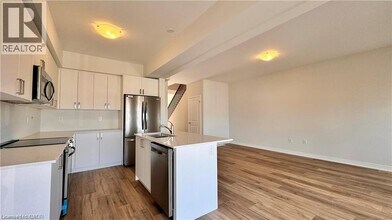 155 Equestrian Way in Cambridge, ON - Building Photo - Building Photo