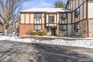 50 Aiken St in Norwalk, CT - Building Photo