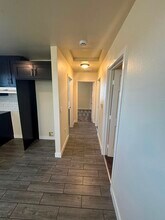 407 E 70th St in Los Angeles, CA - Foto de edificio - Building Photo