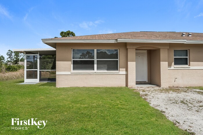 1019 Danforth St-Unit -Unit A in Lehigh Acres, FL - Building Photo