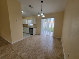 709 Platypus Ct in Poinciana, FL - Building Photo - Building Photo