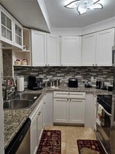 9781 SW 138th Ave in Miami, FL - Foto de edificio - Building Photo