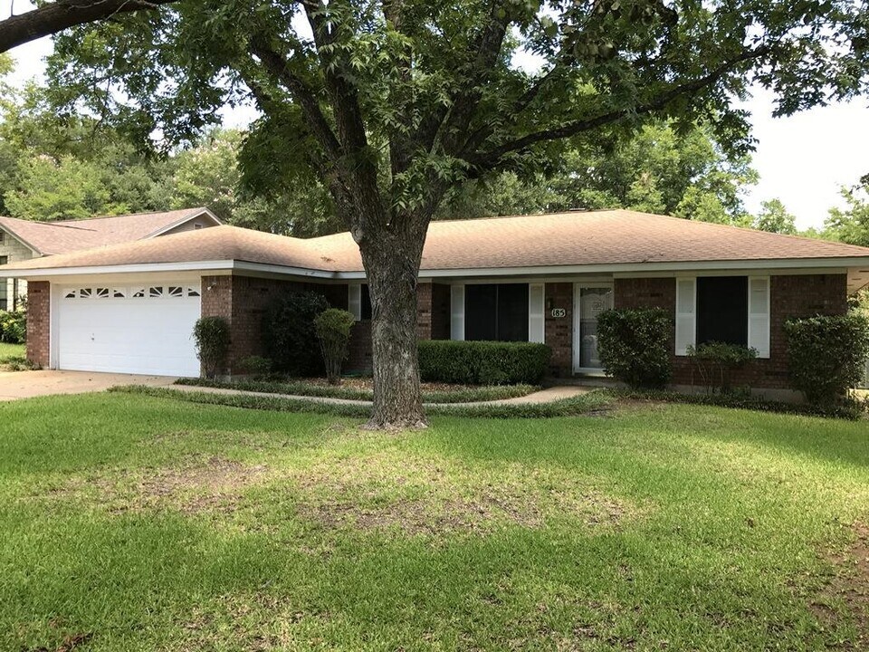 185 Turkey Run in Meadowlakes, TX - Building Photo