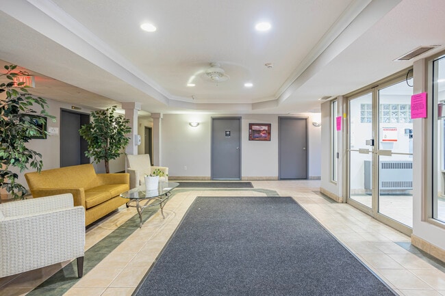 Summit Court in Leduc, AB - Building Photo - Lobby